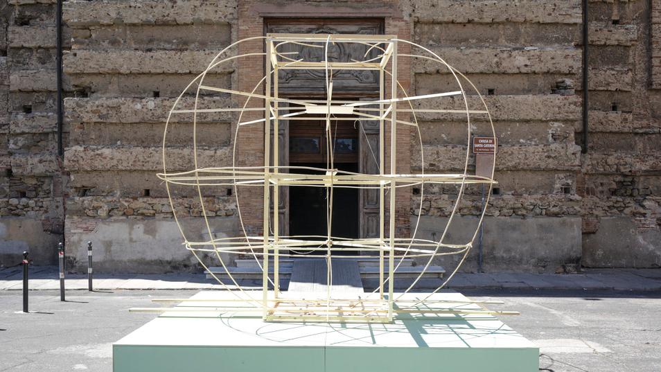 La docente Gaia Bindi e le installazioni: «L’arte è un gioco dell’Oca 11 tappe, 11 domande...»
