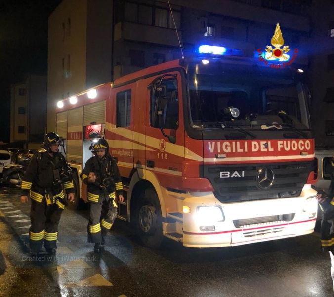 Incendio in una casa, soccorso un anziano