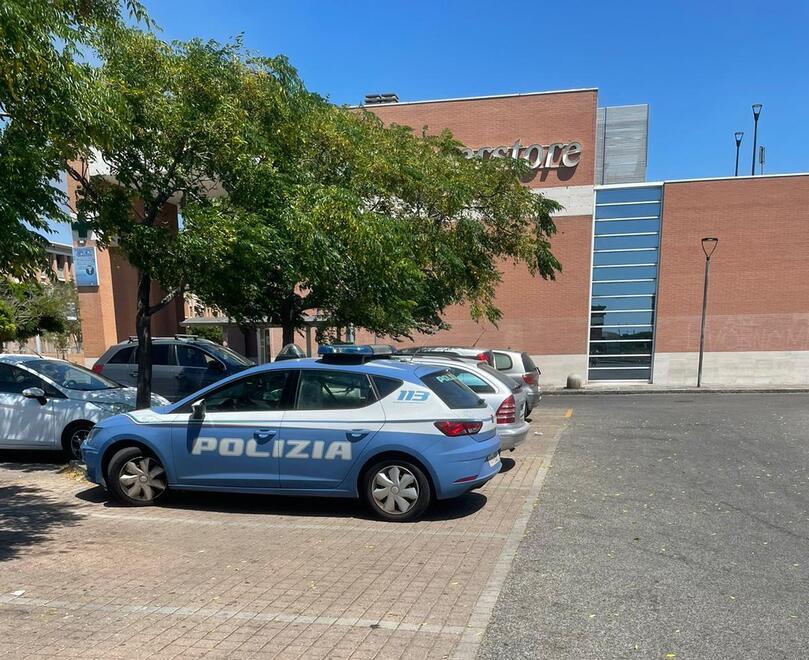 Con un coltello minaccia il vigilantes: «Ti ammazzo»