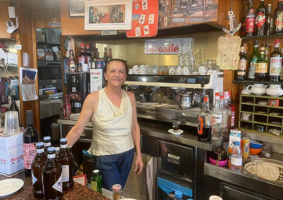 Giovanna Caiola titolare del bar La Terrazza Mascagni sul viale Italia dal 1993