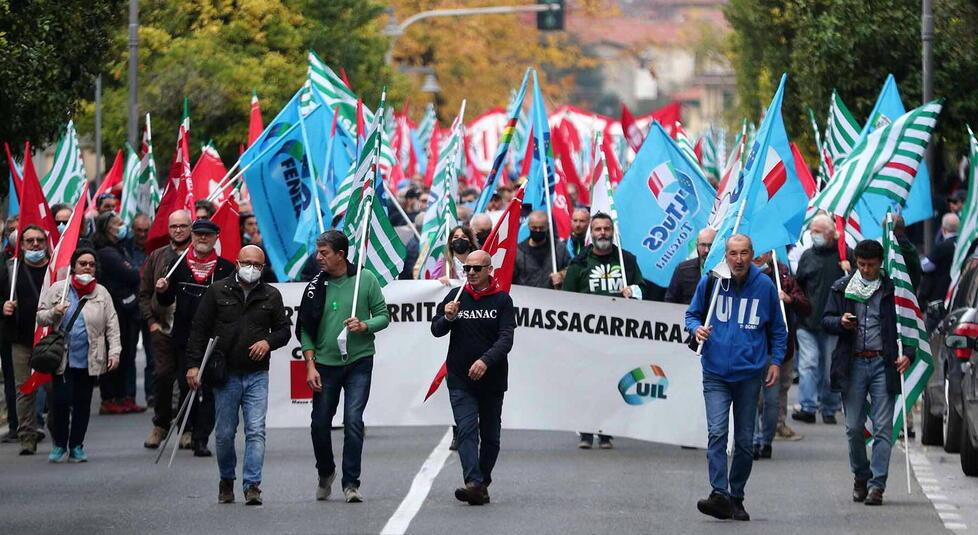La protesta dei lavoratori della Sanac