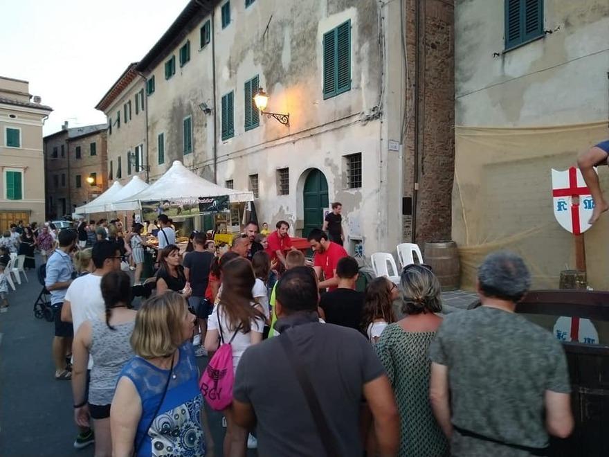 Ecco Calici di Stelle, Terricciola invasa da vino e prodotti tipici 