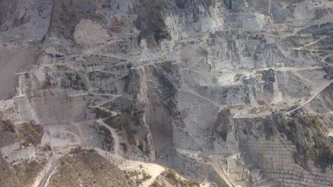 Cave in galleria nella zona speciale del Parco, l’amministrazione ribatte alle critiche