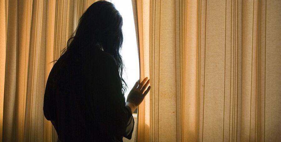 Un’immagine simbolica di donne vittime di stalkig