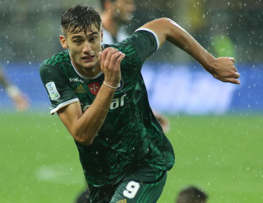 Lorenzo Lucca con la maglia del Pisa. Manca solo l’annuncio per il suo passaggio all’Ajax