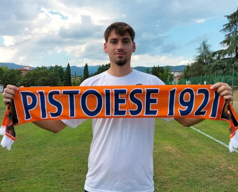 Roberto Puzone è l’ultimo arrivato in casa arancione mentre si tratta anche per Sighinolfi del Sassuolo (Foto Us Pistoiese)