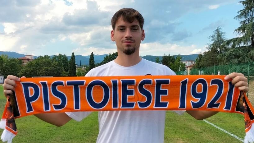 Roberto Puzone è l’ultimo arrivato in casa arancione mentre si tratta anche per Sighinolfi del Sassuolo (Foto Us Pistoiese)