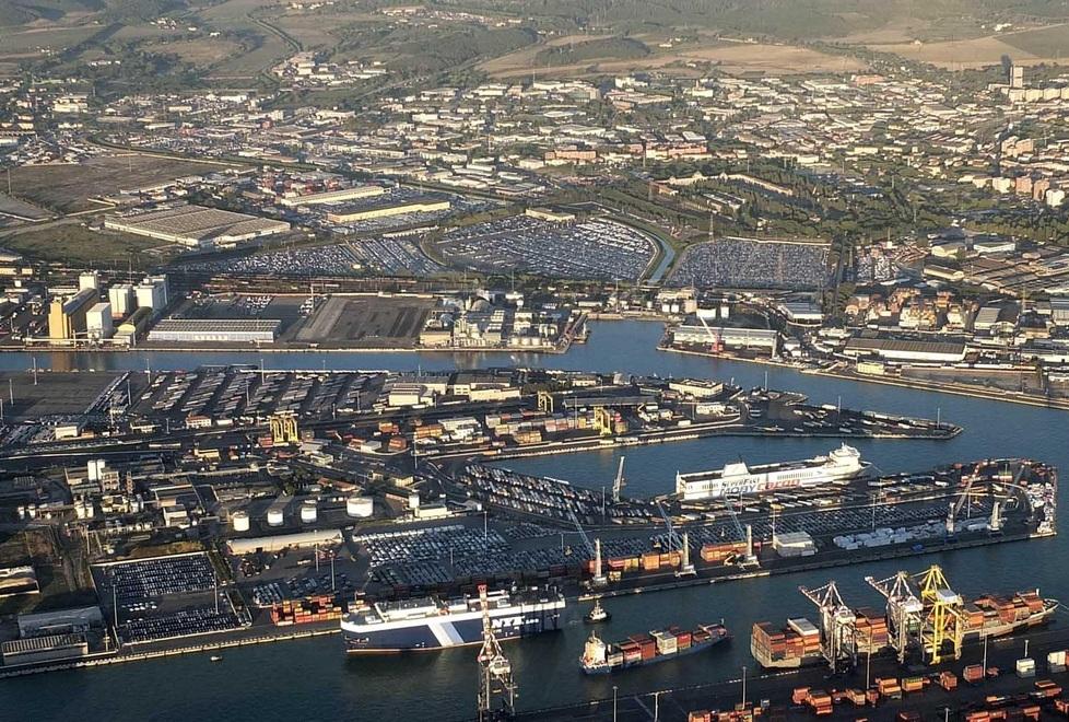 Trecento milioni per il porto di Livorno