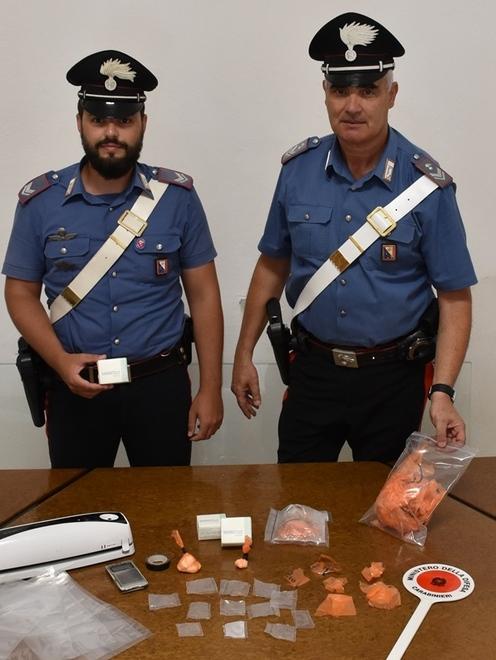 Droga nascosta nel casale: arrestato un muratore di 46 anni