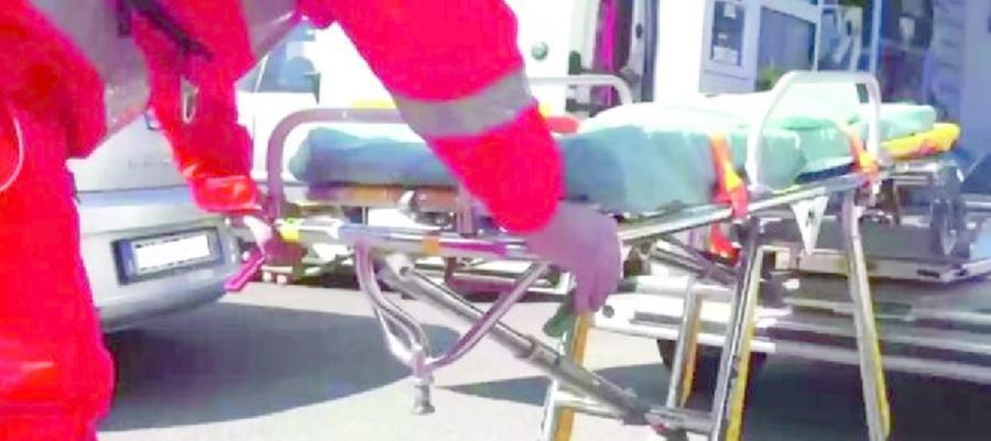 Pronto soccorso, mancano le barelle. E i pazienti aspettano in ambulanza 