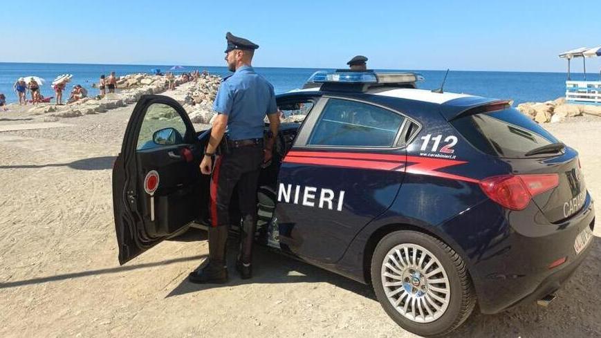 Ruba nella tenda dei turisti: lucchese finisce nei guai