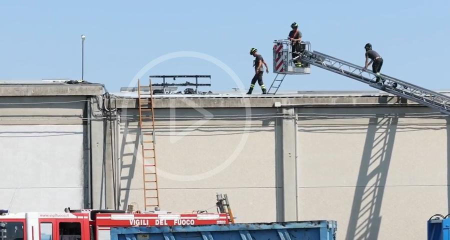 Ostellato, incendio alla Bompani: evacuato lo stabilimento