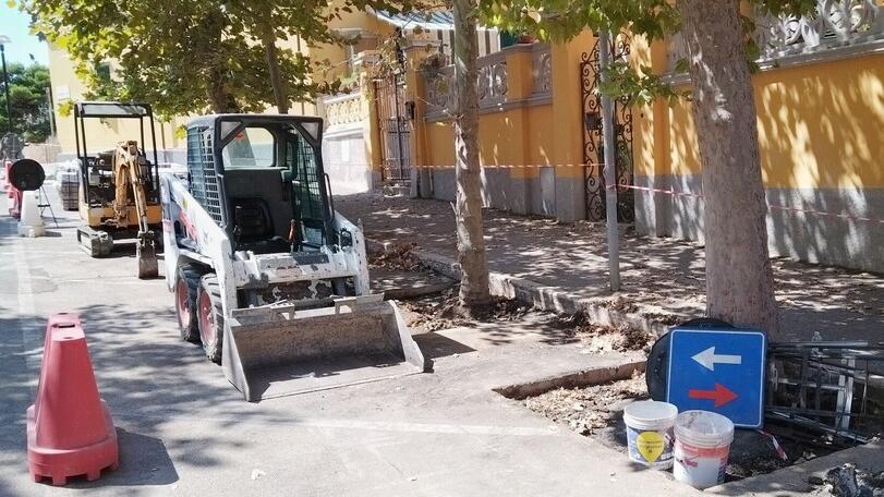 I lavori in corso lungo via Leonardo da Vinci (foto di Paolo Barlettani)