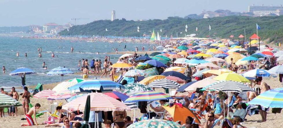 Tende e falò in spiaggia: aumentano di ca di campeggio abusivo a Rimigliano&nbsp;