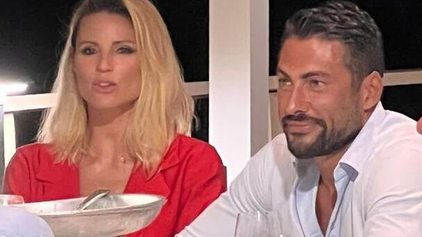 Michelle Hunziker con Giovanni Angiolini al ristorante La Risacca di Marina di Sorso