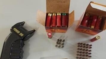 Olbia, in valigia taser e munizioni: denunciato un passeggero