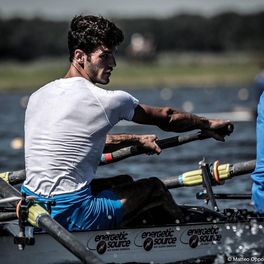 Il vogatore azzurro Stefano Oppo
