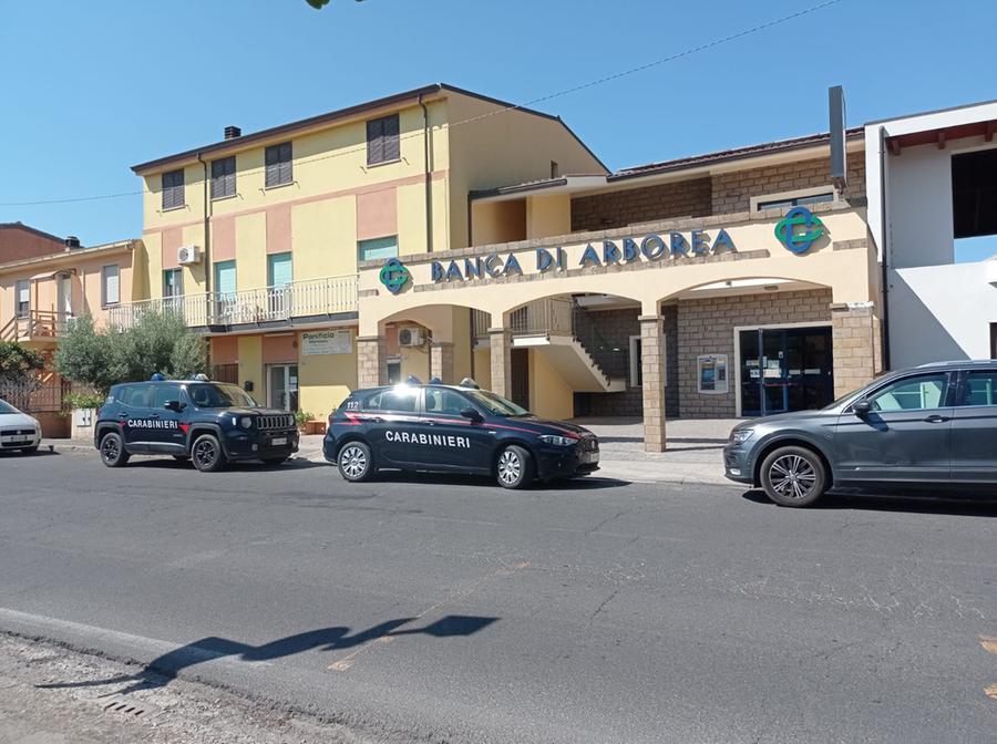Donigala, rapina alla filiale della Banca di Arborea