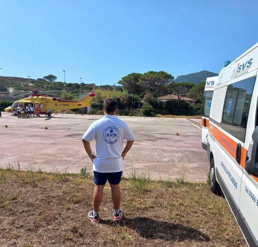 
	L'ambulanza della Svs sulla piazzola dell'elisoccorso dell'isola (foto d'archivio)

