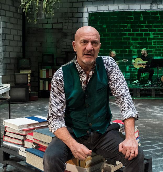 Claudio Bisio in scena con “La mia vita raccontata male”