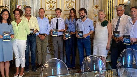 Nella foto grande il gruppo dei presenti all’iniziativa di presentazione della Notte Bianca