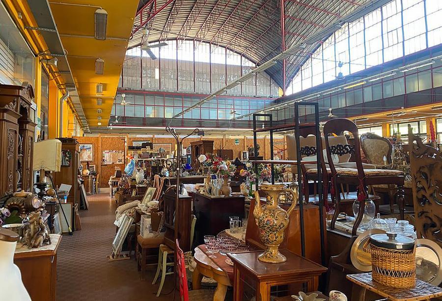 Calano gli operatori al Mercato coperto di Ferrara: «Non sappiamo ancora il nostro destino»