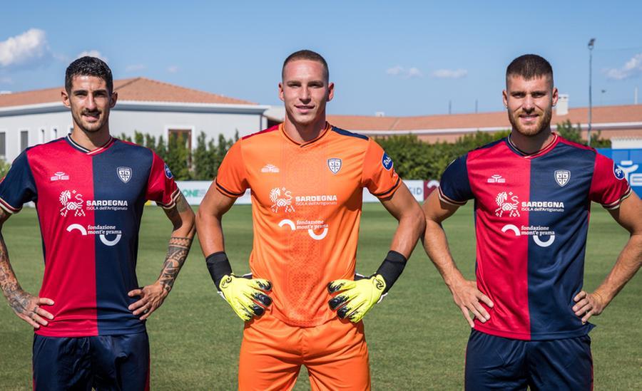 
	Deiola, Radunovic e Altare con le nuove maglie con il simbolo di Mont'e Prama

