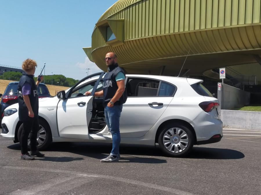 
	Un equipaggio della squadra mobile della polizia (archivio)

