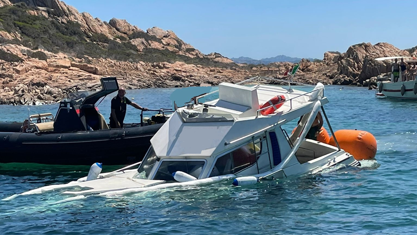 La Maddalena, affonda una barca a Porto Madonna: in salvo le nove persone a bordo