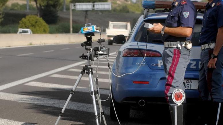 Controlli con autovelox della Polstrada