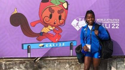 L'ostacolista Sandra Milena Ferrari nello stadio Olimpico Pascual Guerrero di Cali in Colombia