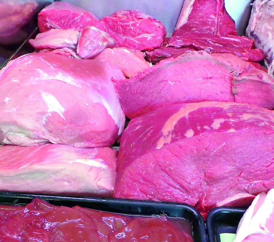 Reggio Emilia, addetto si autodenuncia: “Confezionavo carne scaduta”