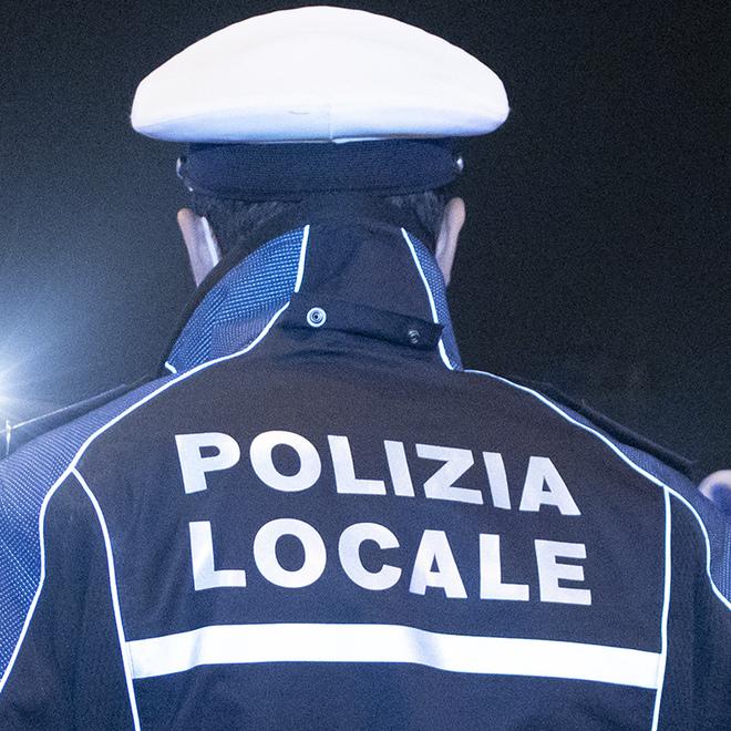 Concordia Si schianta contro la caserma dei carabinieri Senza patente: maximulta di 5mila euro 