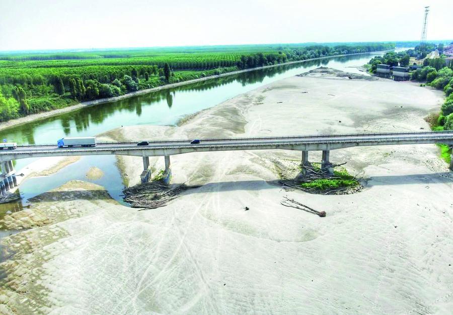 
	Il fiume Po fotografato da Alessio Bonin con un drone

