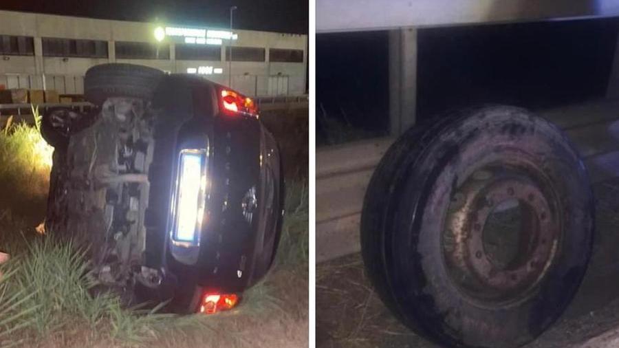A sinistra l'auto ribaltata. A destra lo pneumatico perso