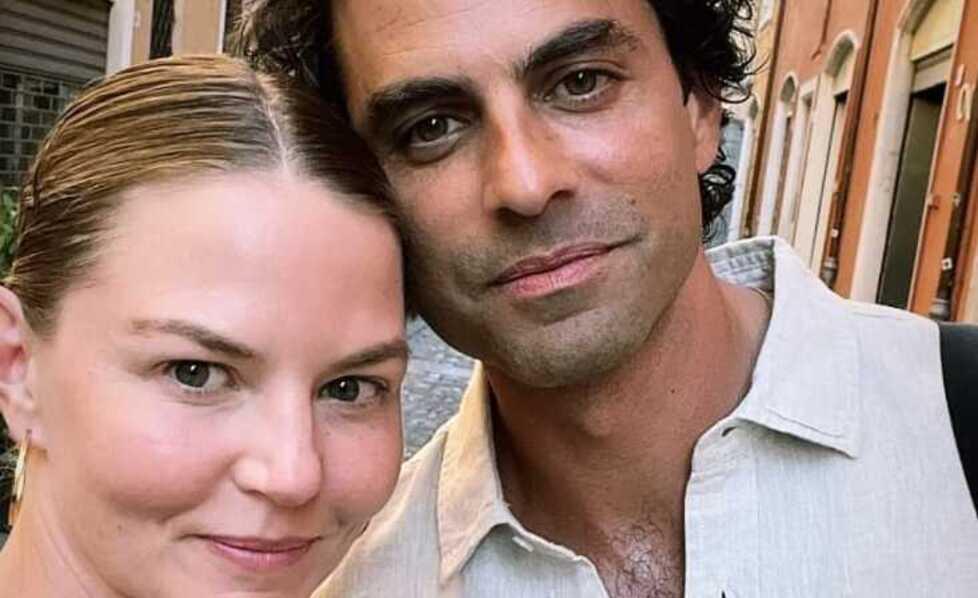 Avvistata in centro a Modena l'attrice Jennifer Morrison 