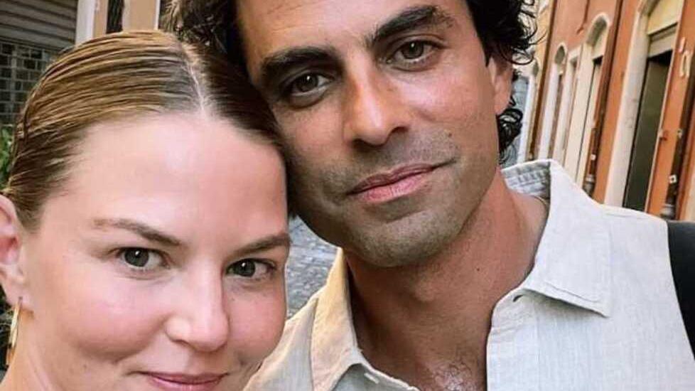 Avvistata in centro a Modena l'attrice Jennifer Morrison