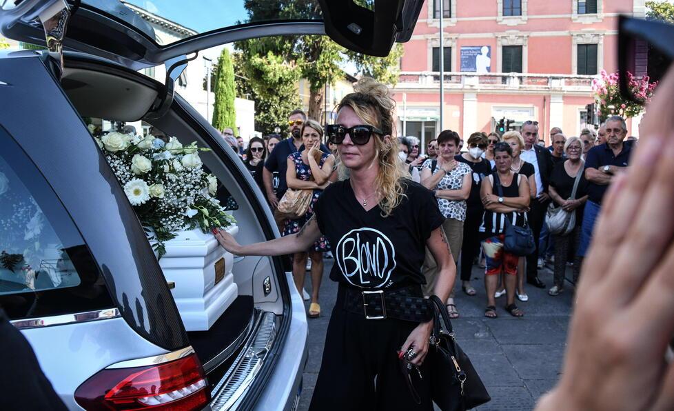 Impiegata e pittrice morta a 33 anni, la sorella: «Farò conoscere la tua arte»