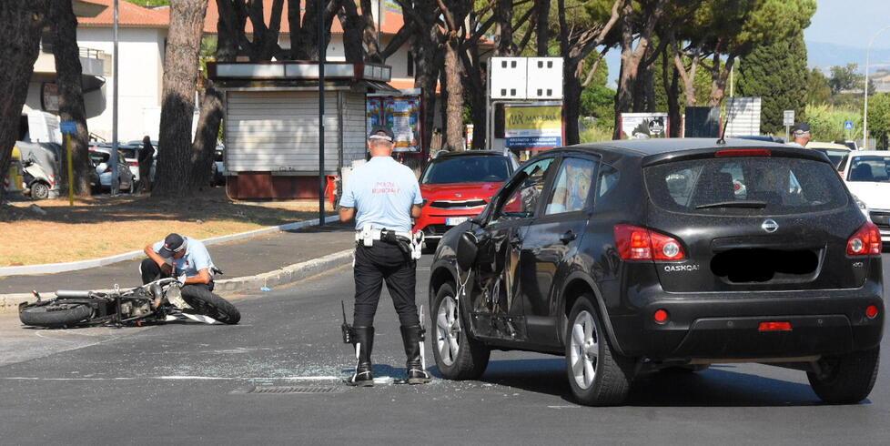 Moto contro suv, grave un 16enne 