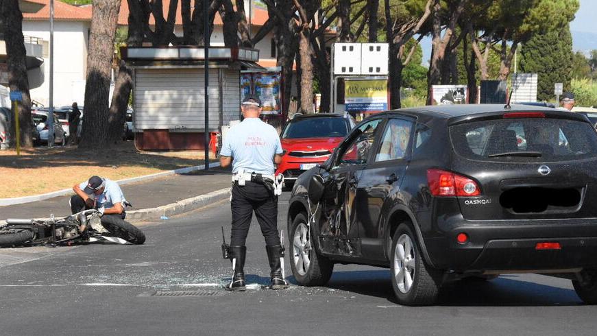 Moto contro suv, grave un 16enne