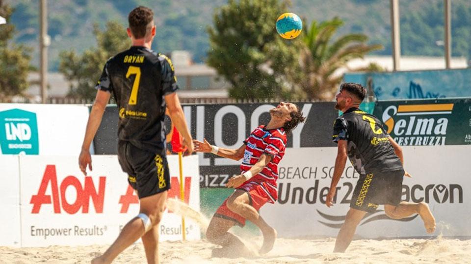 Beach soccer, Farmaé sbaraglia l’Adj e vola in semifinale