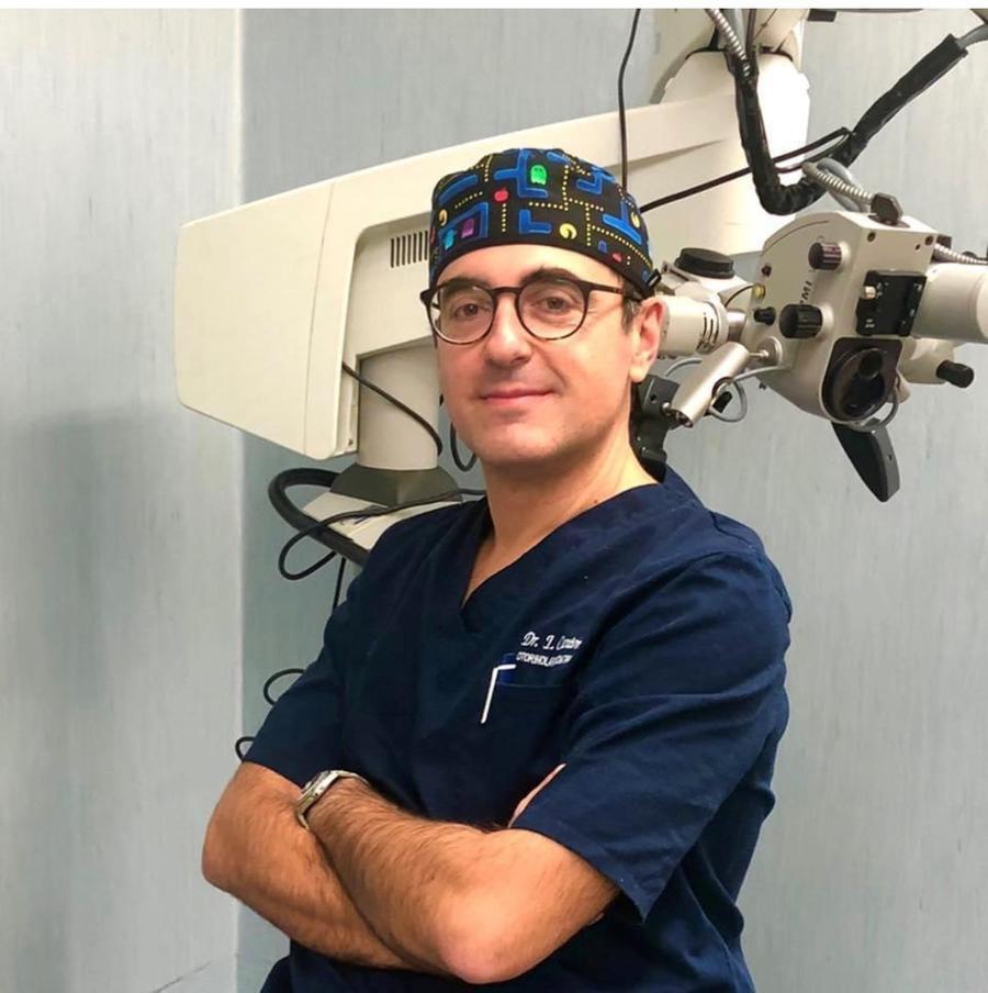 Orecchie, i disturbi più frequenti in vacanza. Come gestirli e gli errori da evitare (no al cotton fioc)