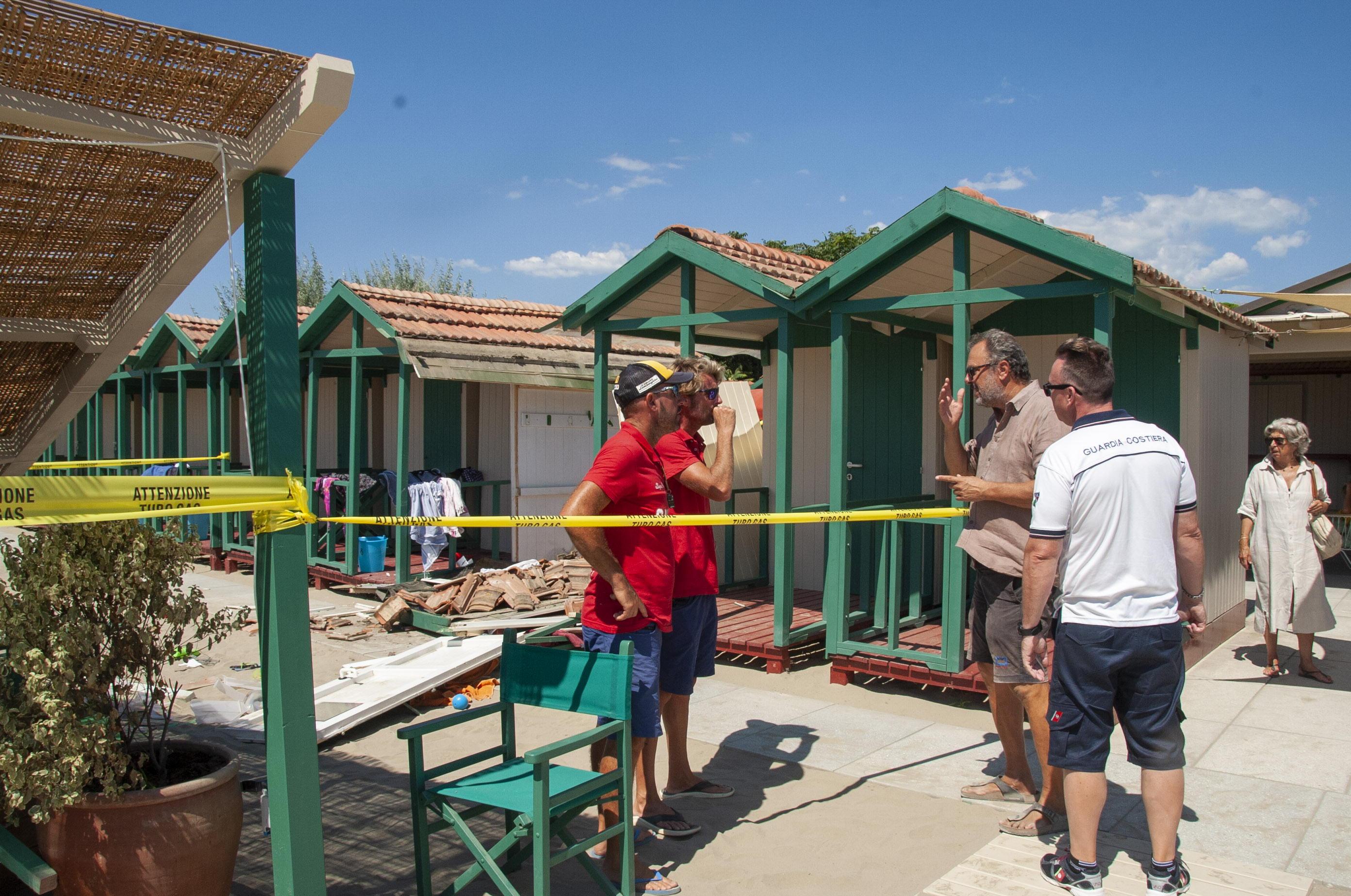 Suv sulla spiaggia, il titolare del Bagno Piero: “Ho parlato con la conducente, è sotto choc”