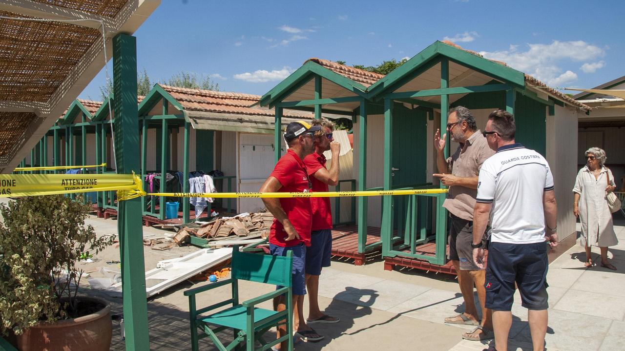 Suv sulla spiaggia, il titolare del Bagno Piero: “Ho parlato con la conducente, è sotto choc”