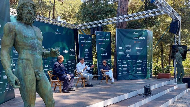 Pietrasanta, i bronzi di Riace tornano in mare: «Così celebriamo la loro scoperta»