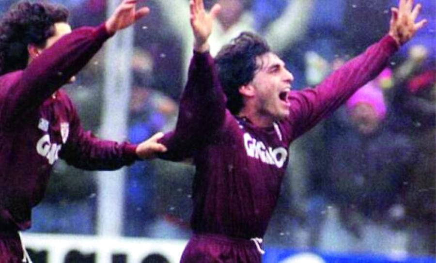 
	Paulo Jorge Futre esulta, inseguito da Padovano, dopo lo storico gol al debutto contro la Cremonese

