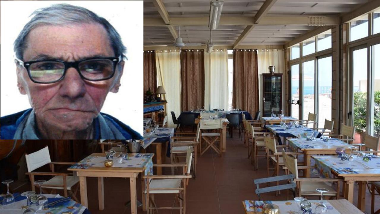 La sala del ristorante e, nel riquadro a sinistra, la vittima