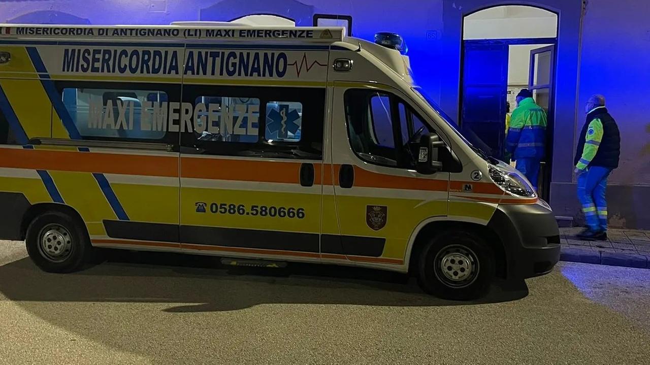 Un'ambulanza della Misericordia di Antignano (foto d'archivio)
