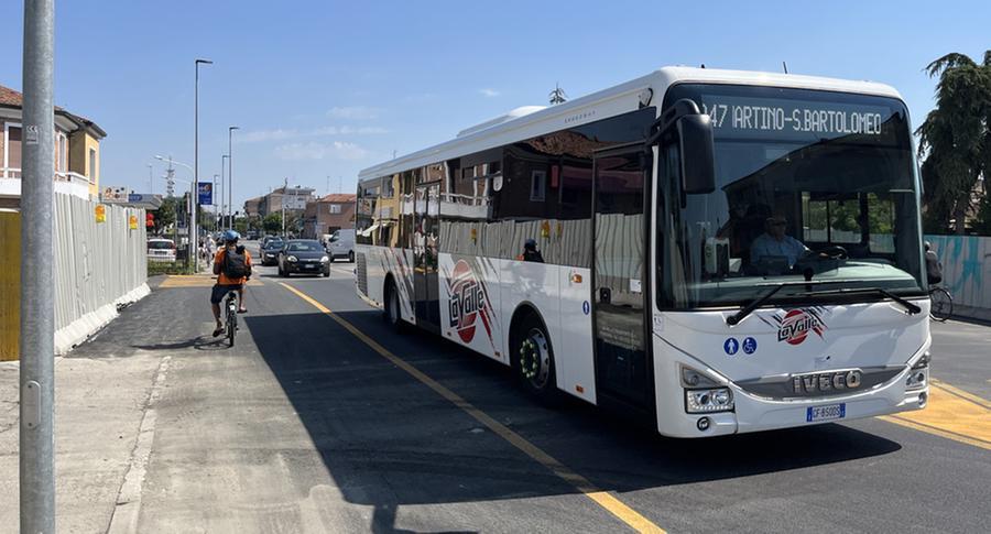 Ferrara, via Bologna torna alla normale viabilità. Nel 2024 via il passaggio a livello