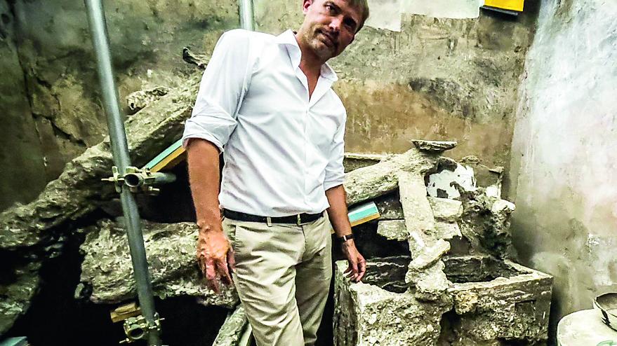 
	Gabriel Zuchtriegel direttore del parco archeologico di Pompei nell&rsquo;area di scavo del &ldquo;giardino incantato&rdquo;

